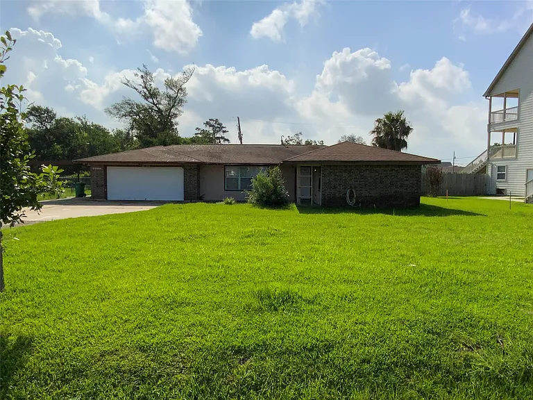 515 S Burnett Dr — Photo 1