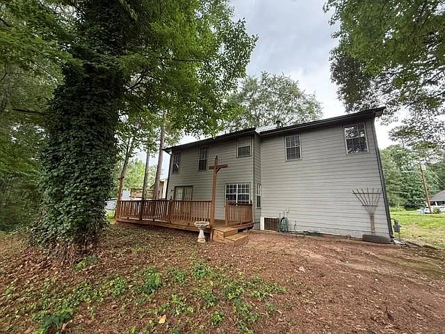 4 bed, 2.5 bath, 2232 sqft, $2,100 — Photo 2