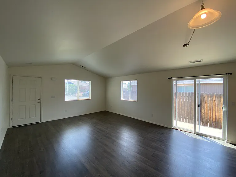 2501 NE 5th St — Photo 5