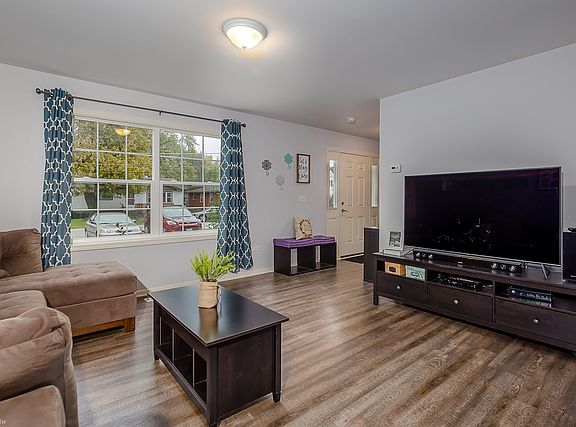 3rd image of 6515 Vogt St
