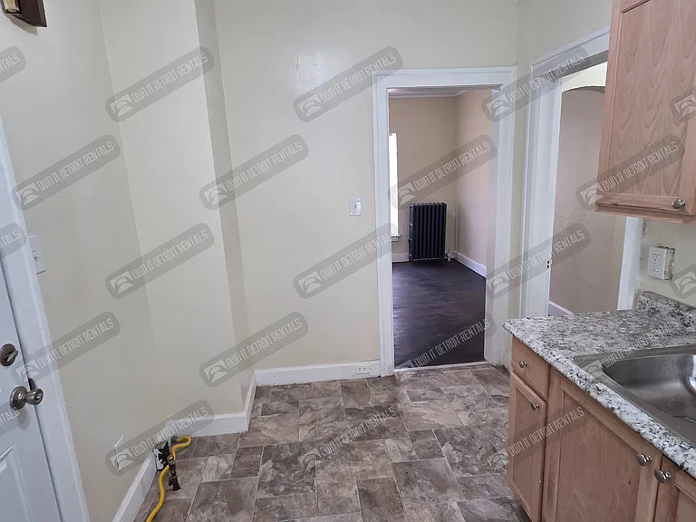13918 Roselawn St — Photo 18