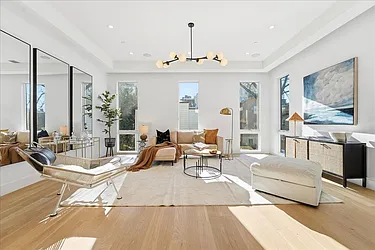 105 Laidlaw Avenue, #3