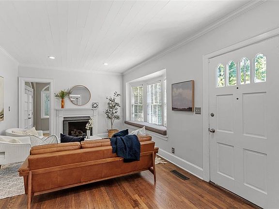 5th image of 216 Heatherdown Rd