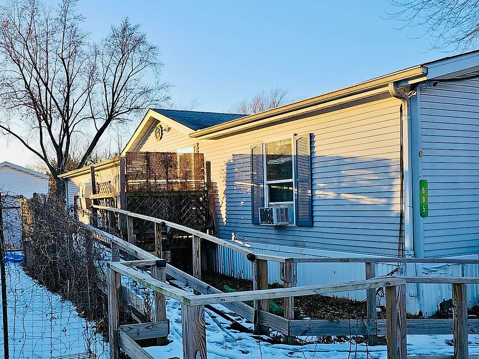 1st image of 605 Carriage Lane Est