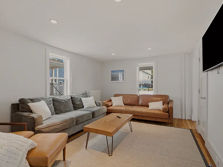 59 Houston Ave — Photo 11