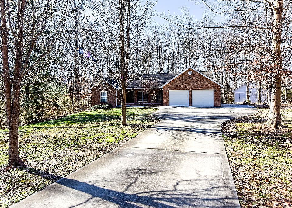 1st image of 3908 Glen Oaks Dr