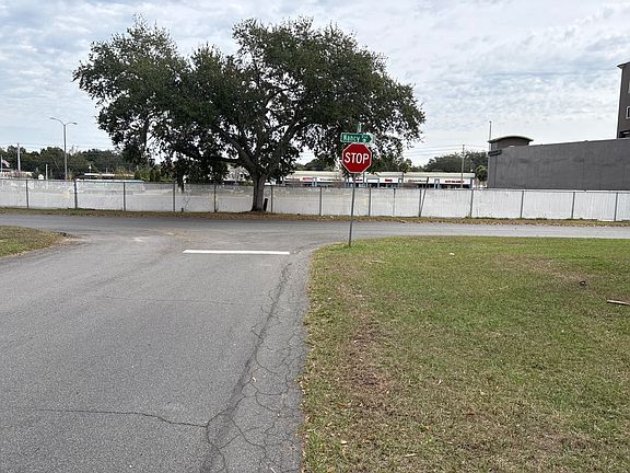 3rd image of 204 Bobbie Cir
