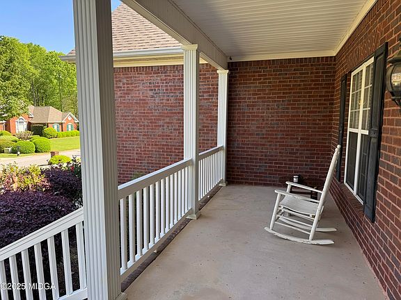 4th image of 178 Cambridge Way