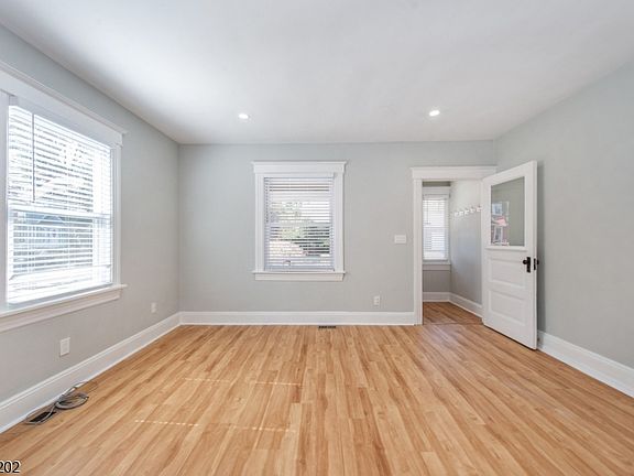 3rd image of 46 Dunnell Rd