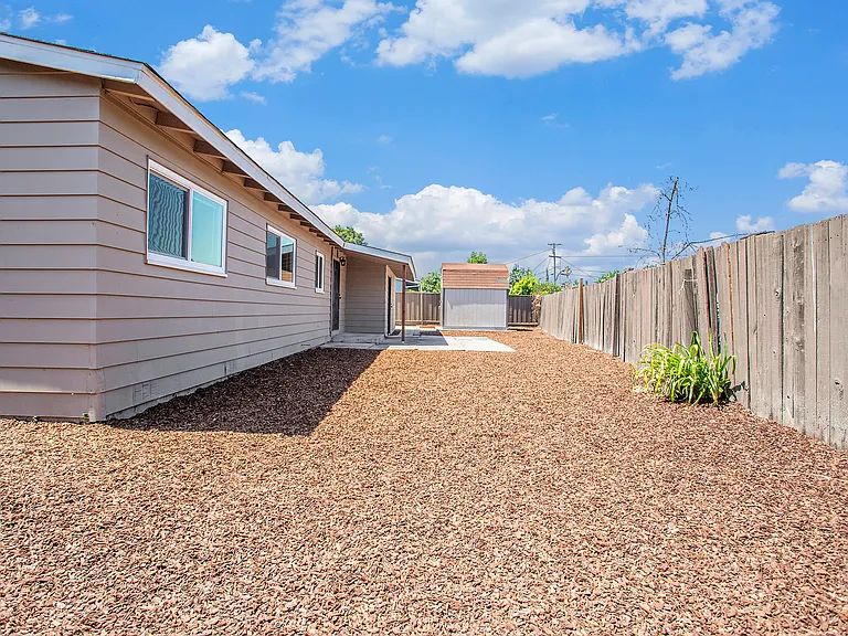 1731 Gelbke Ln — Photo 20