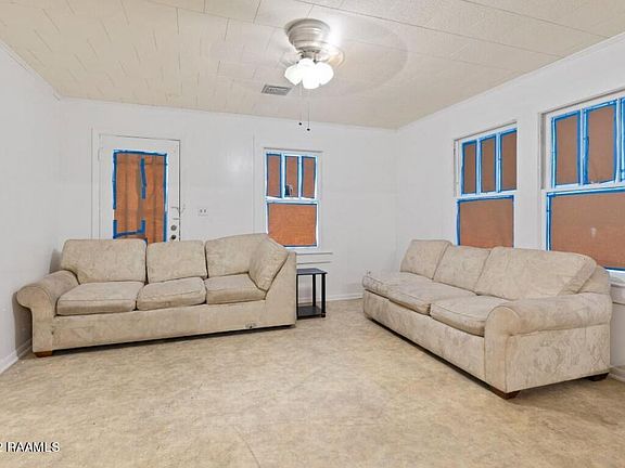 4th image of 509 Saint Charles St