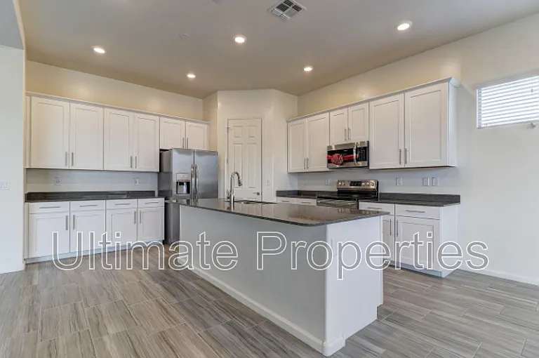 18526 W Desert Trumpet Rd — Photo 9
