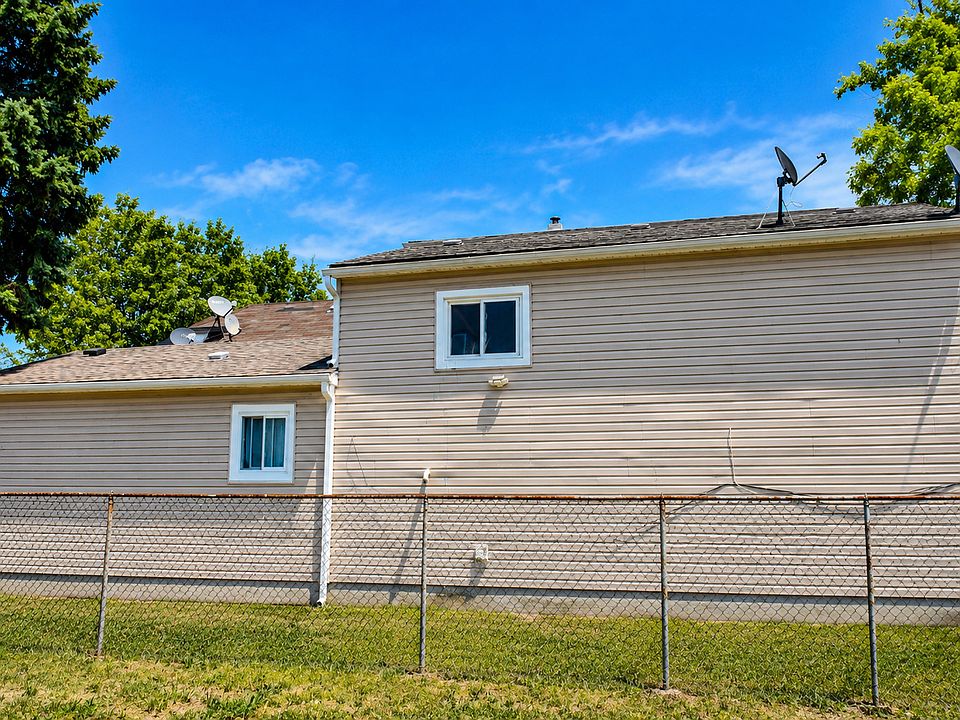 2nd image of 1647 W 59th St