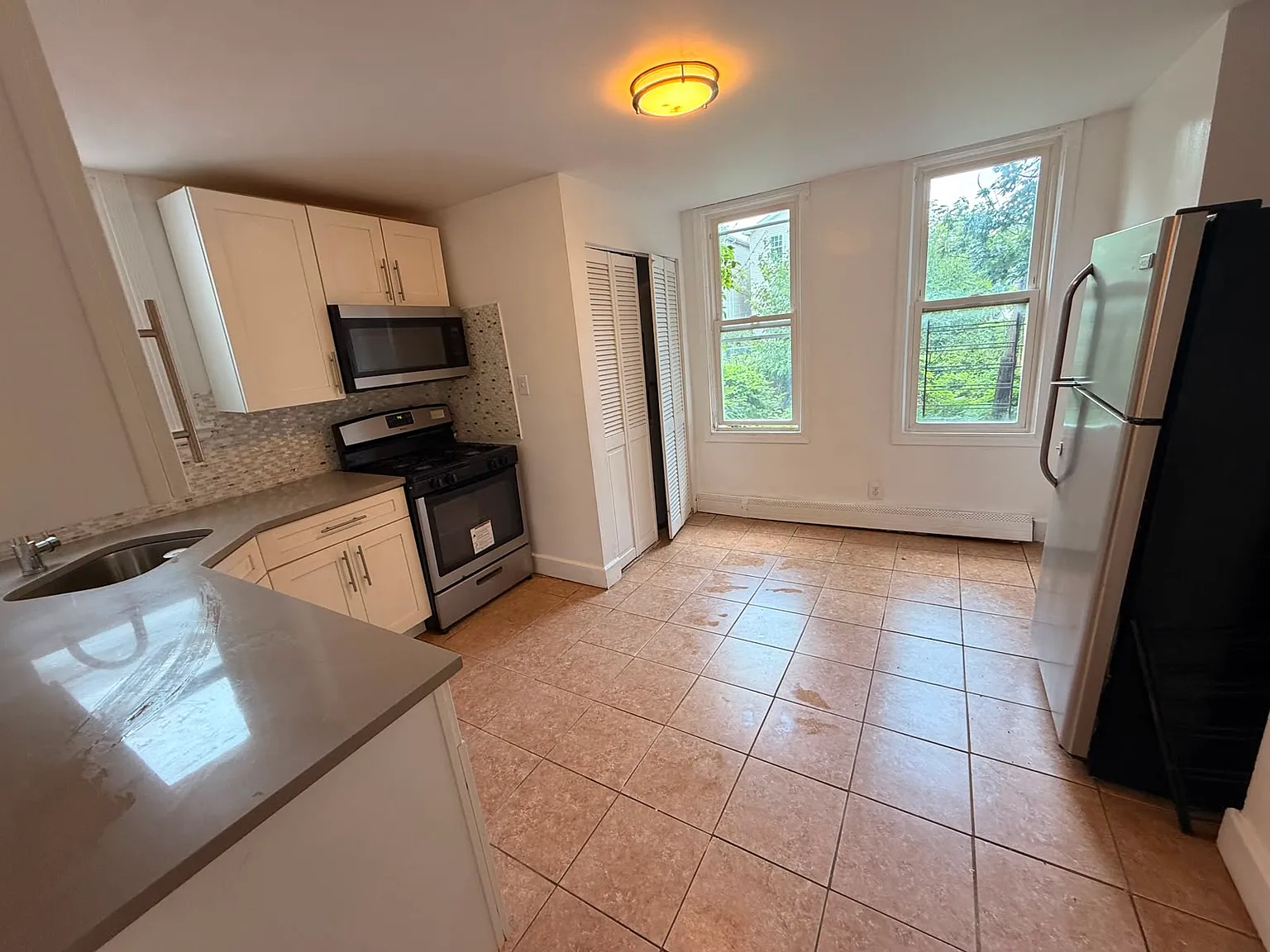 114 Woodlawn Avenue — Photo 2