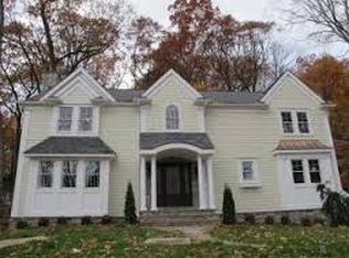 26 Lancaster Ct, Cresskill, NJ 07626