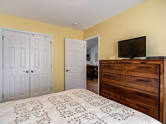 3rd image of 1302 Bayswater Dr #1
