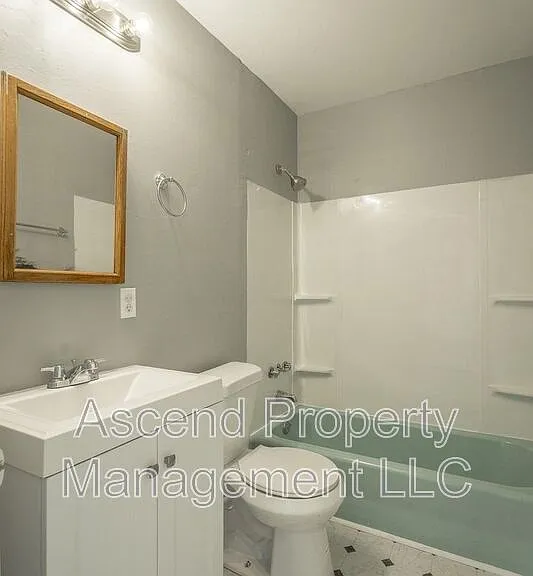 1113 Jarvis Ave — Photo 6