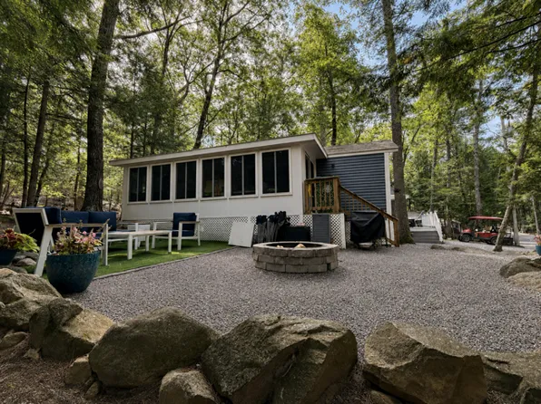 261 Point Sebago Rd #383, Casco, ME 04015