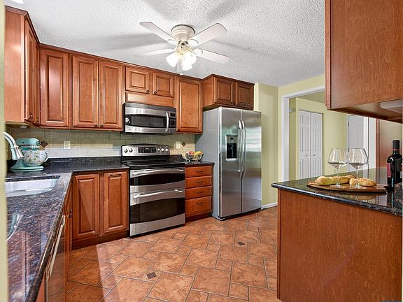4th image of 15 Patriot Ln