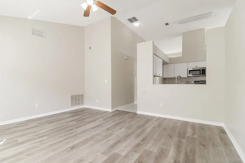 3 bed, 2.0 bath, 1614 sqft, $2,320 — Photo 4