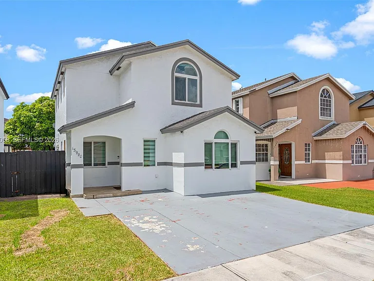 13990 SW 160th Ter — Photo 2