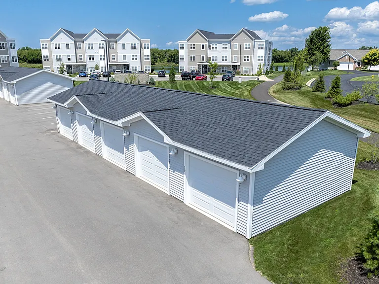 Elmwood Lake Apartments — Photo 26