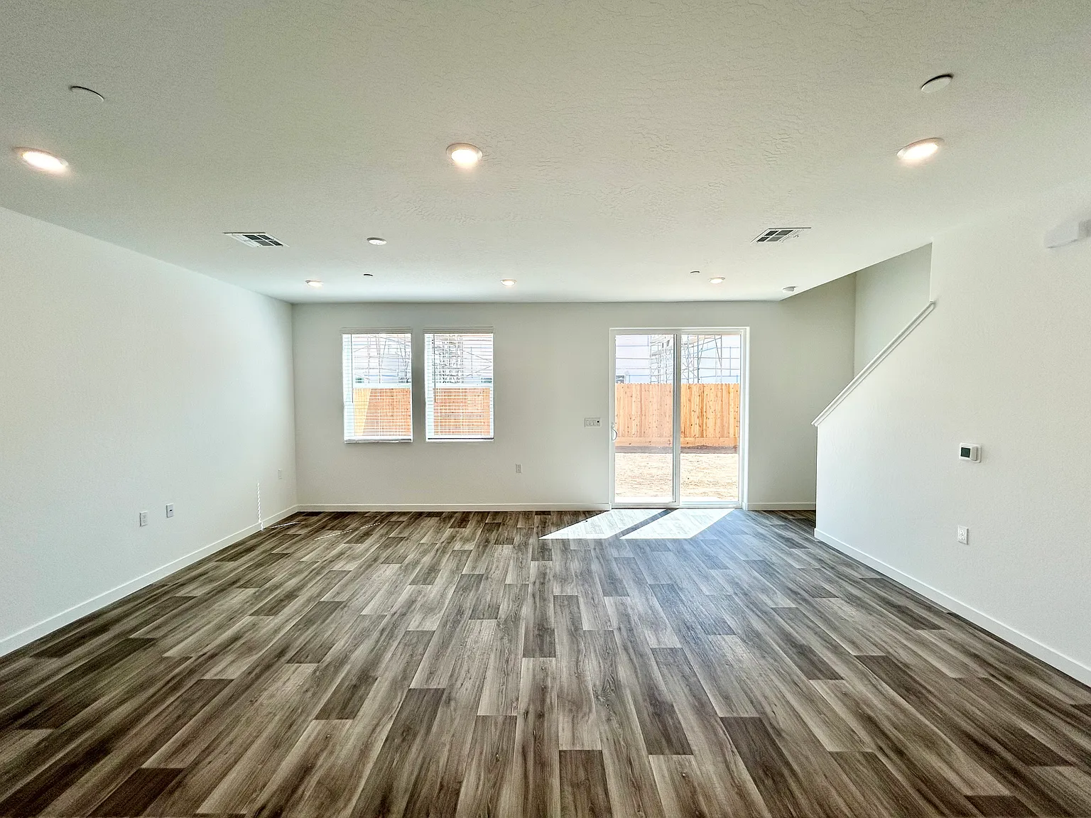 3 bed, 2.5 bath, 1786 sqft, $2,600 — Photo 4