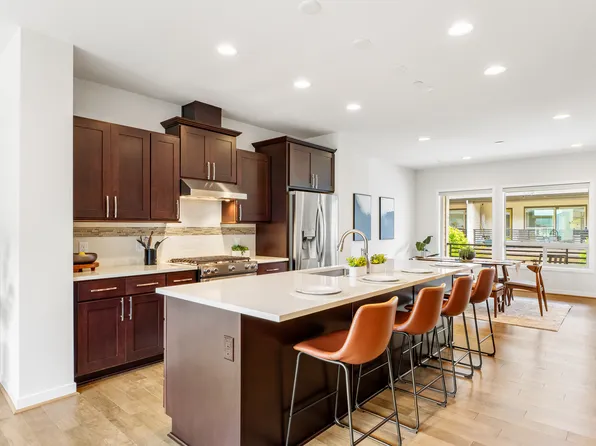 966 6th Ave NE, Issaquah, WA 98029