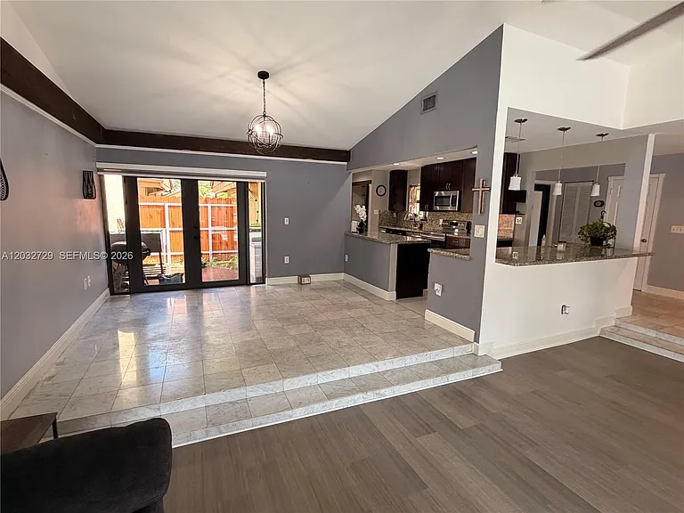 20451 NE 10th Pl — Photo 7