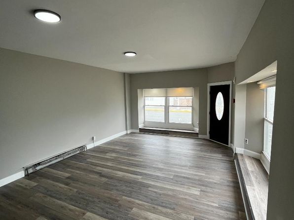 242 N Broadway Unit 3
