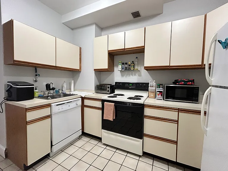 175 Harvard St #4 — Photo 7
