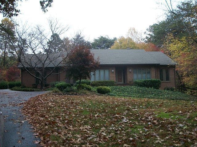 1st image of 221 Bent Creek Ct