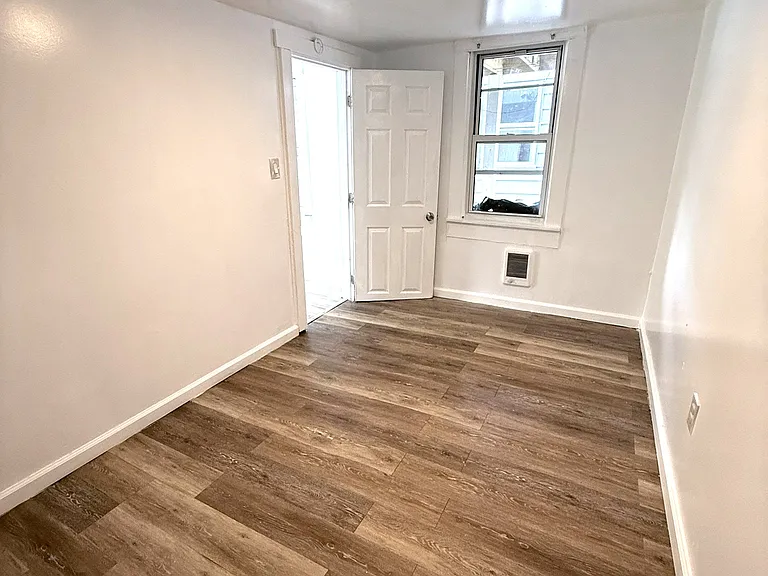472 2nd St #1 — Photo 8