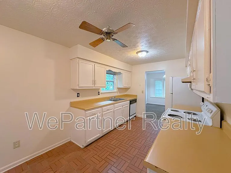 7416 Dartmouth Ct — Photo 8