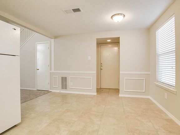 4th image of 719 Nightingale Cir