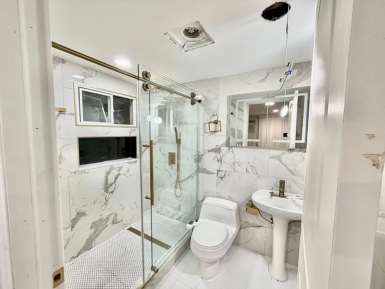 52 Deepdale Dr — Photo 5