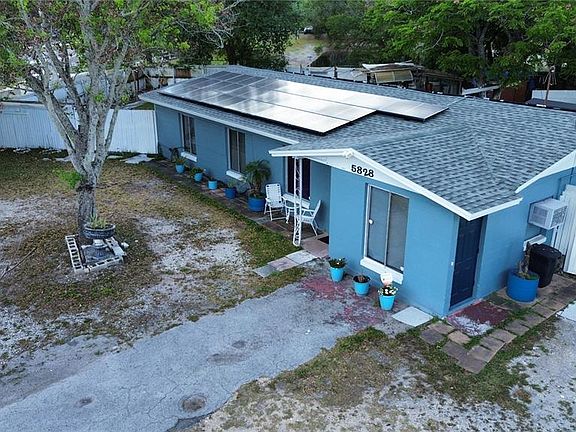 3rd image of 5828 Harcourt Ave
