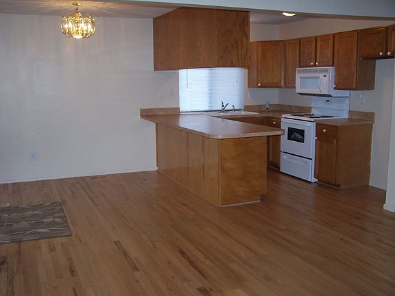 Kitchen & Dining