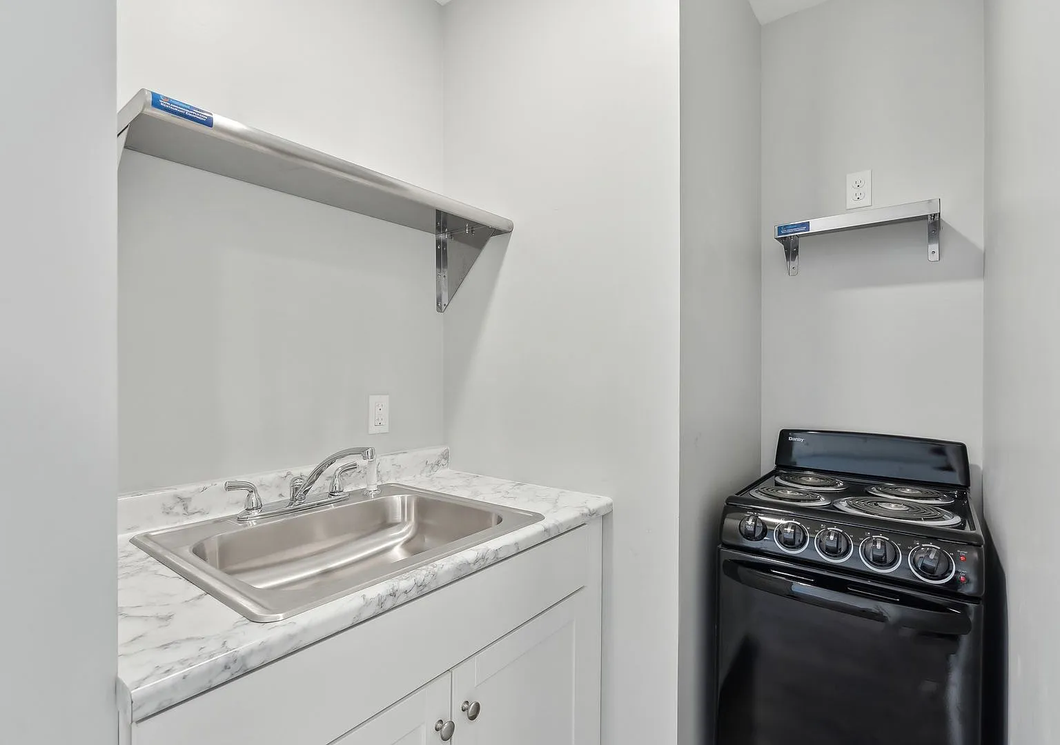 "610" on Congress St.-Newer Studio apt with 1 Bath $1,470.00 Heat & H20 included available 09/01/26 — Photo 1