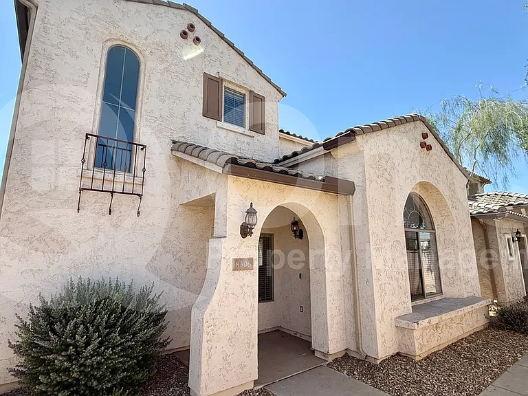 8306 W Sheridan St — Photo 1