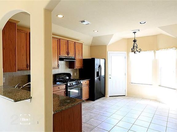 5th image of 8014 Thorncroft Manor Ln