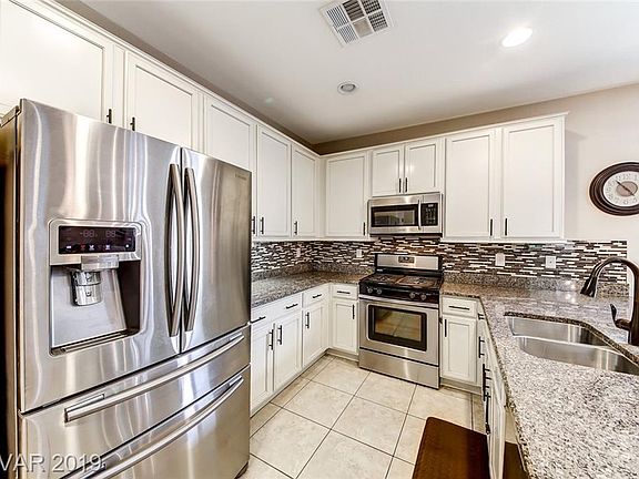 4th image of 349 Woodsfield Ct