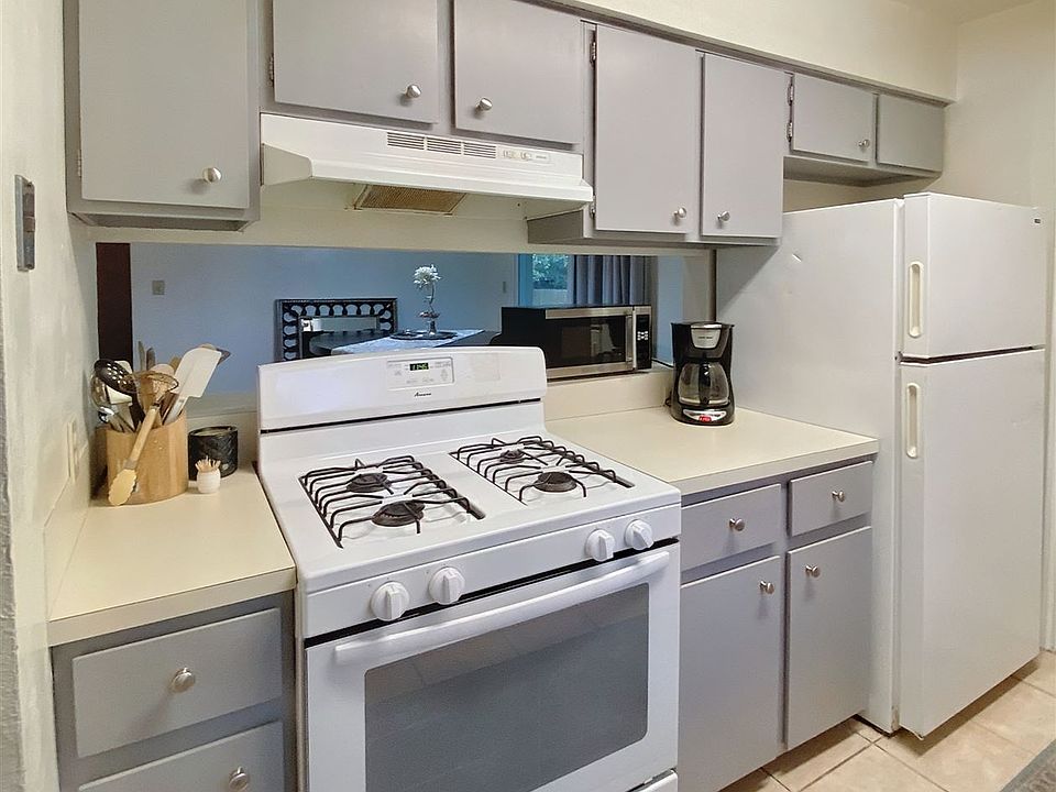1st image of 602 Country Aire Dr #B