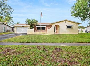 301 Lake Dr, Pompano Beach, FL 33066