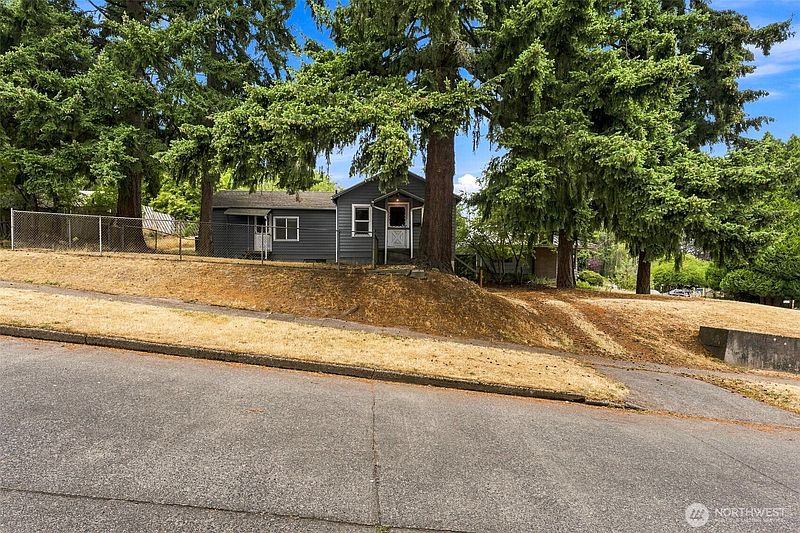 2nd image of 7955 29th Avenue SW