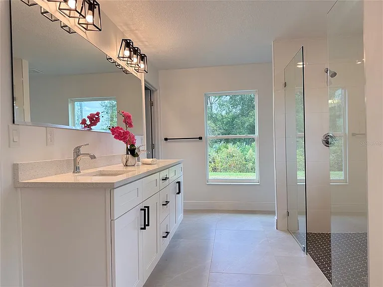 963 Sareta St SE — Photo 26