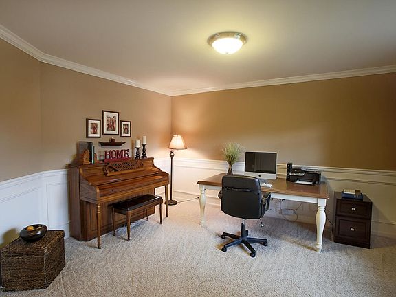 4th image of 821 Urton Woods Way