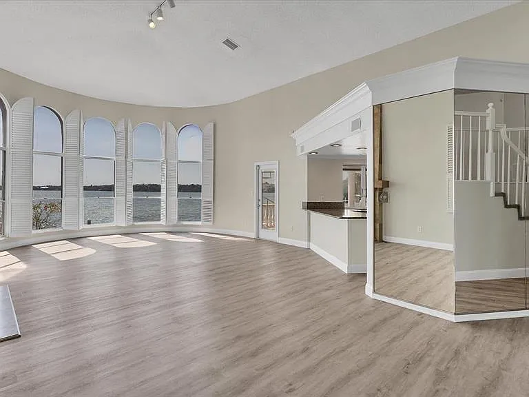 120 Sands Point Dr — Photo 7