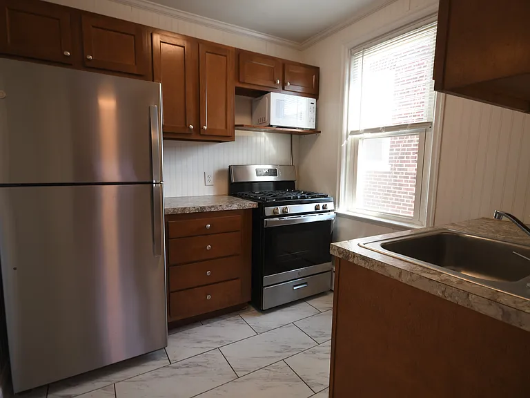 1604 W 11th St #2 — Photo 10