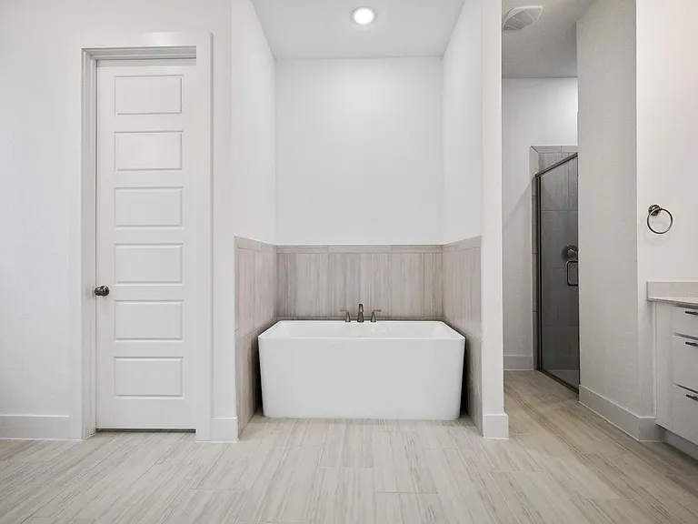 8218 Vitex Ave — Photo 25